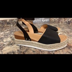 Tillys espadrilles shoe